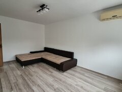 Salajan- Metrou 1 Decembrie