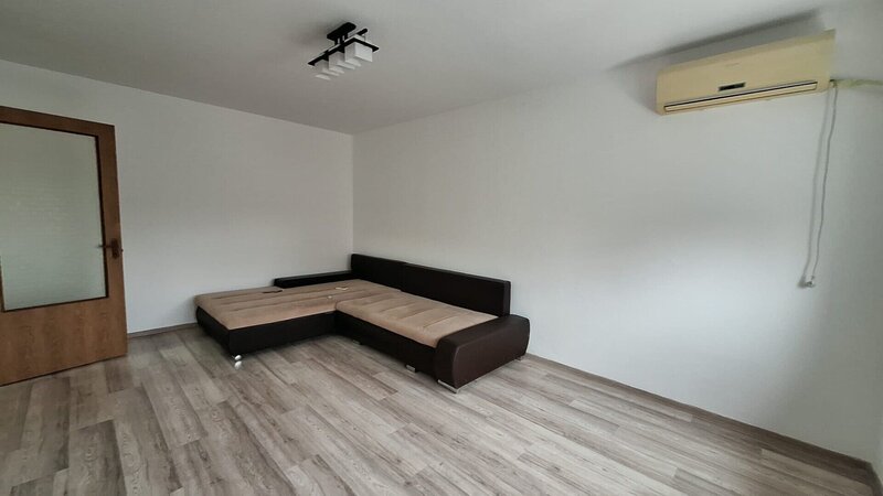 Salajan- Metrou 1 Decembrie